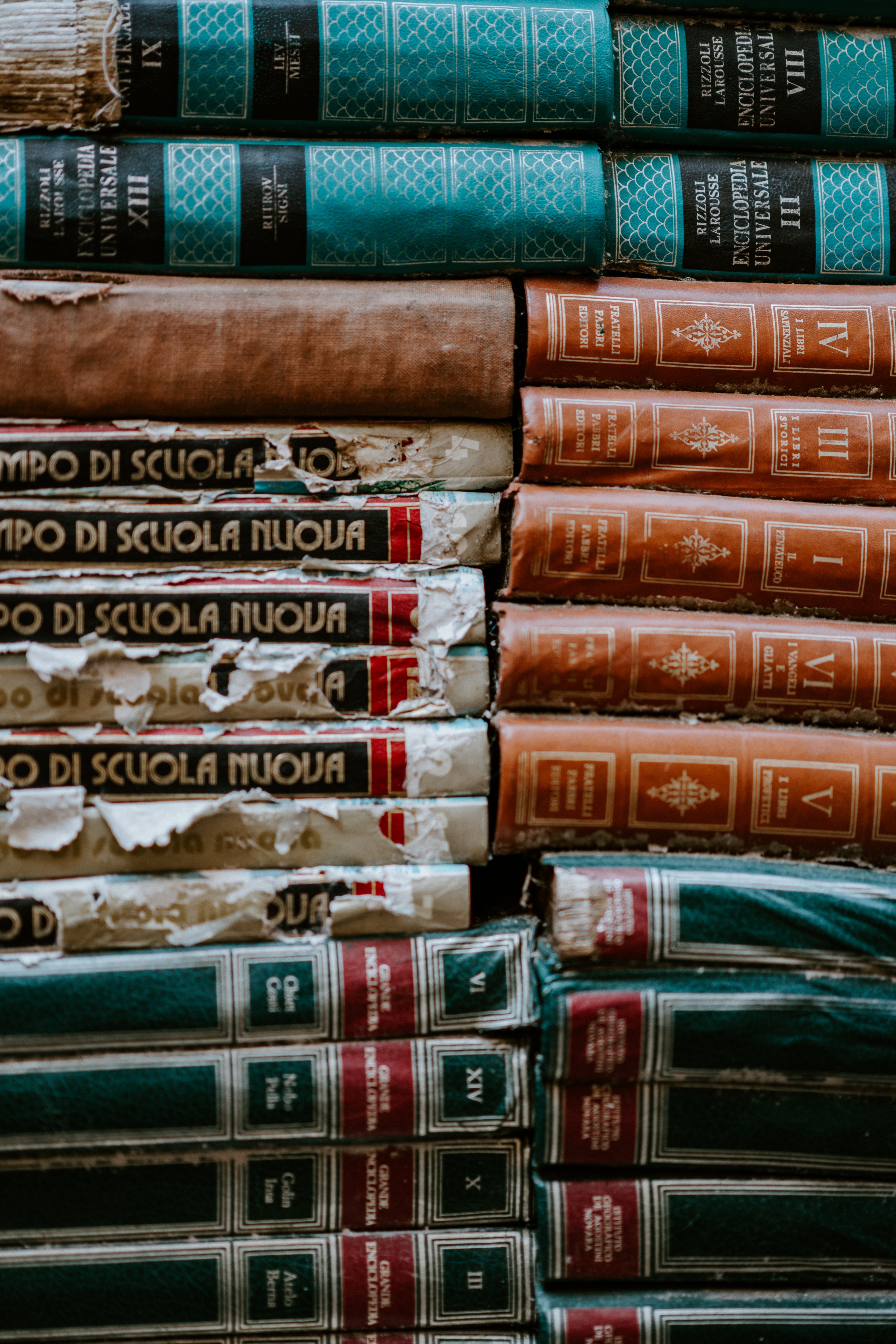Stapel Bücher mit vintage leder Buchcover